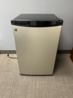 ge mini fridge model smr04dasacs