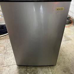 Master Chef Mini Fridge 