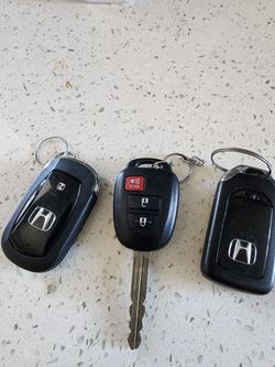 Contol y llaves toyota, honda, 100 each.