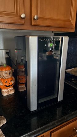 Frigidaire Mini Beverage Cooler