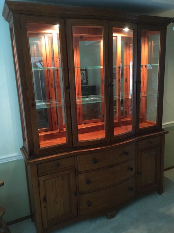 Broyhill Illuminated China Cabinet