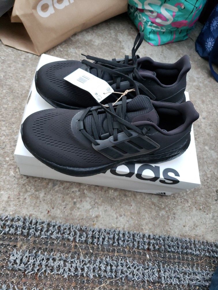 Addidas Pureboost 22  & Accessories