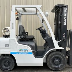 Nissan Pneumatic Forklift 