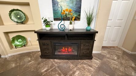 Beautiful fireplace /tv stand in excellent condition 60” inches long