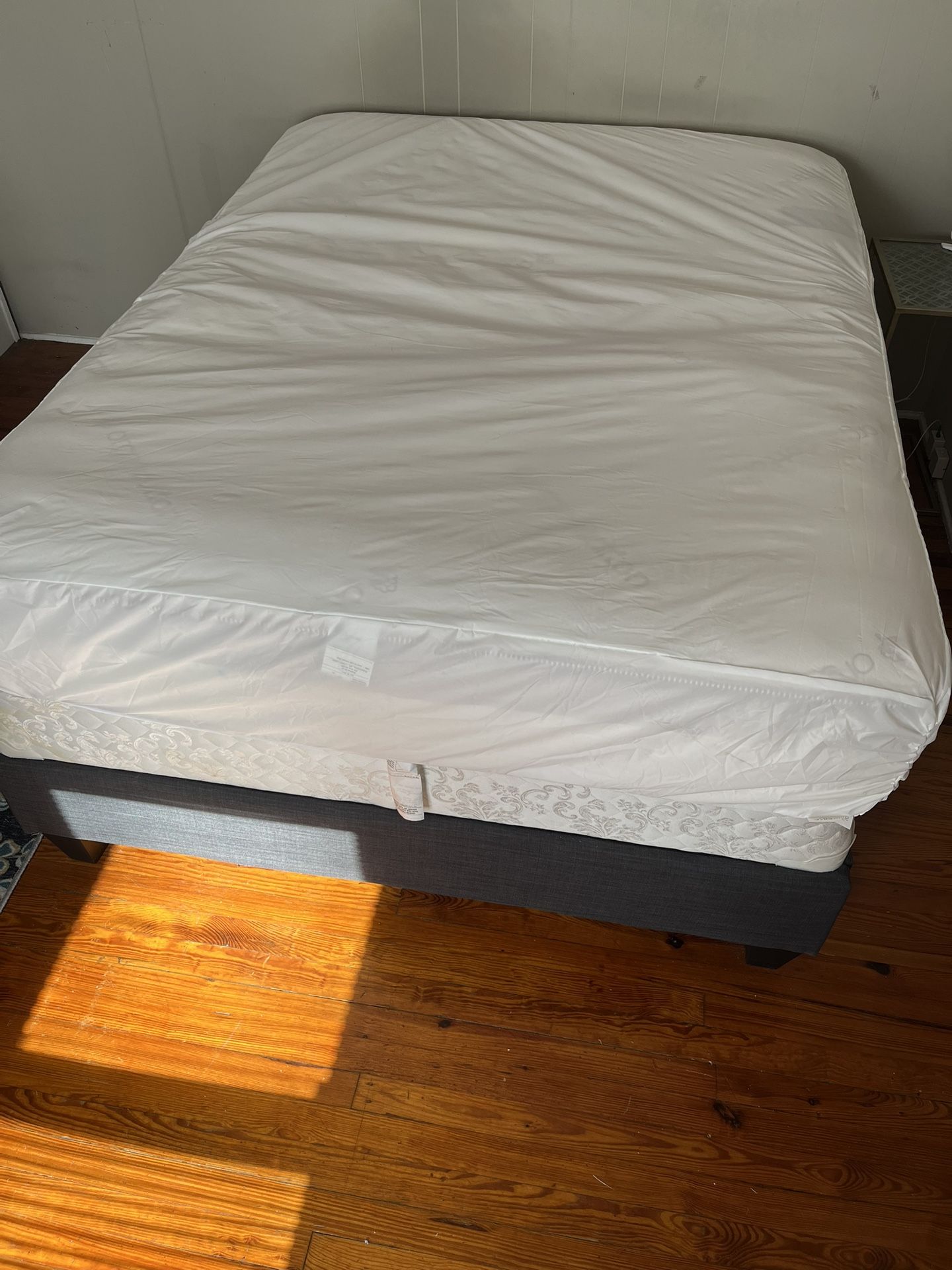 Queen Mattress/Boxspring