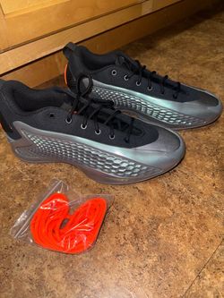 Nike Low-Top Basketball Sneakers with Extra Laces