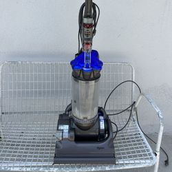 Vacuum Dyson 33