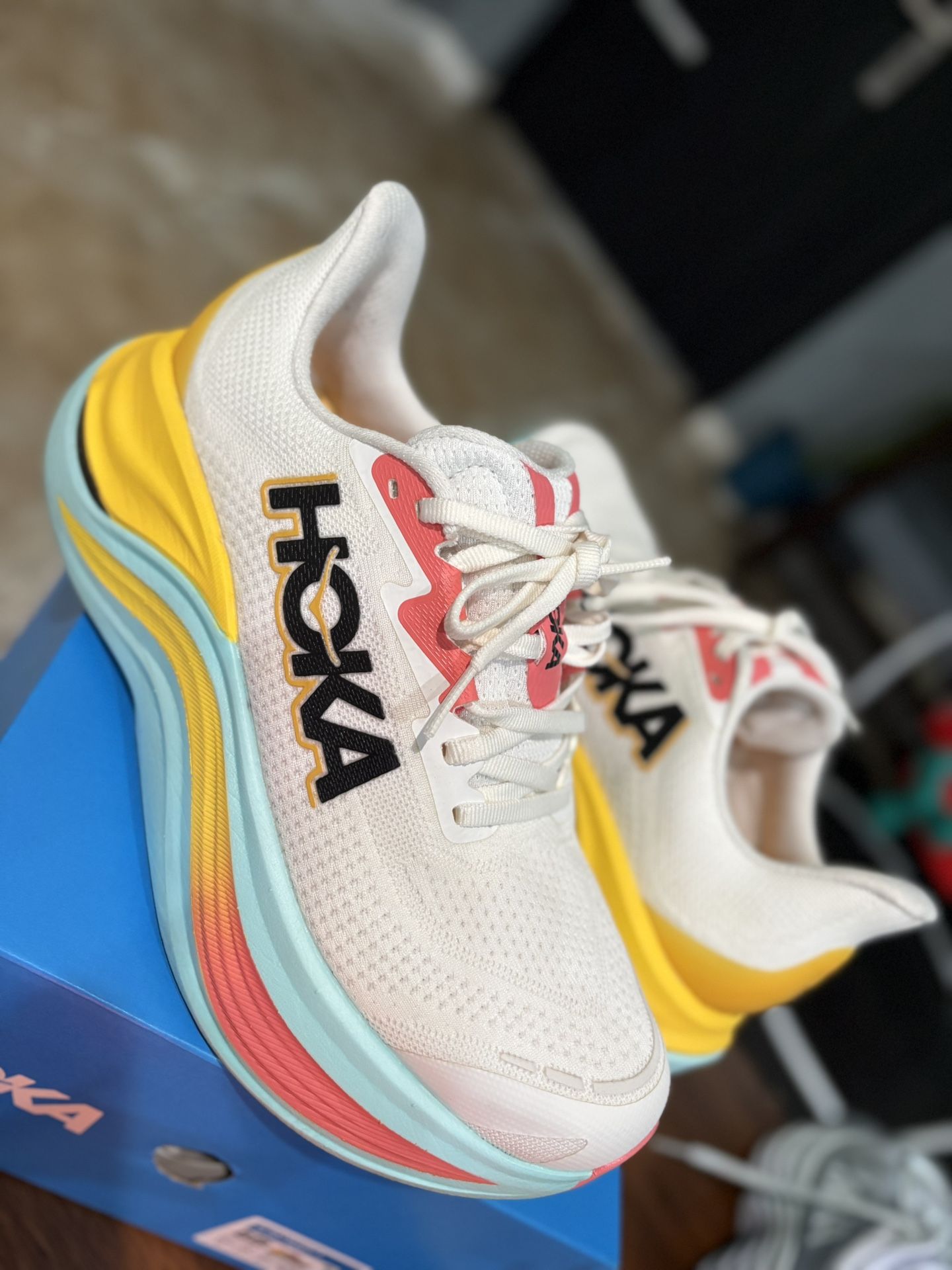 Hoka Shoes 8b W Skyward X