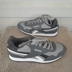 Reebok Unisex-Child Classic Jogger 3.0 Sneaker size 4.5 