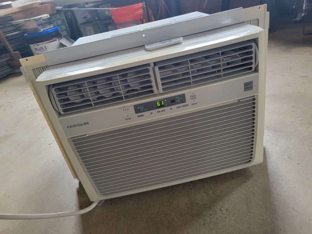 Frigidaire 12,000 BTU Window Air Conditioner with Remote!