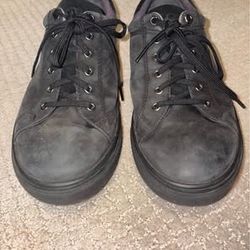 UGG Men’s Leather Sneakers – Black – Size 10.5