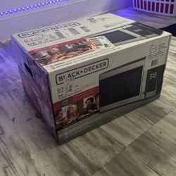 Brand new Black & Decker microwave