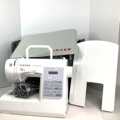 Singer 7285Q Patchwork Quilting And Sewing Machine With Roller Bag 