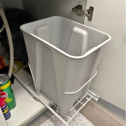 Pull Up Trash Can