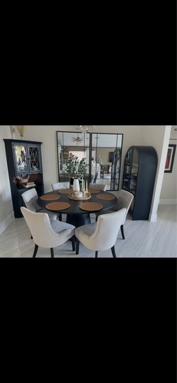 Dining room table set with 5 chairs