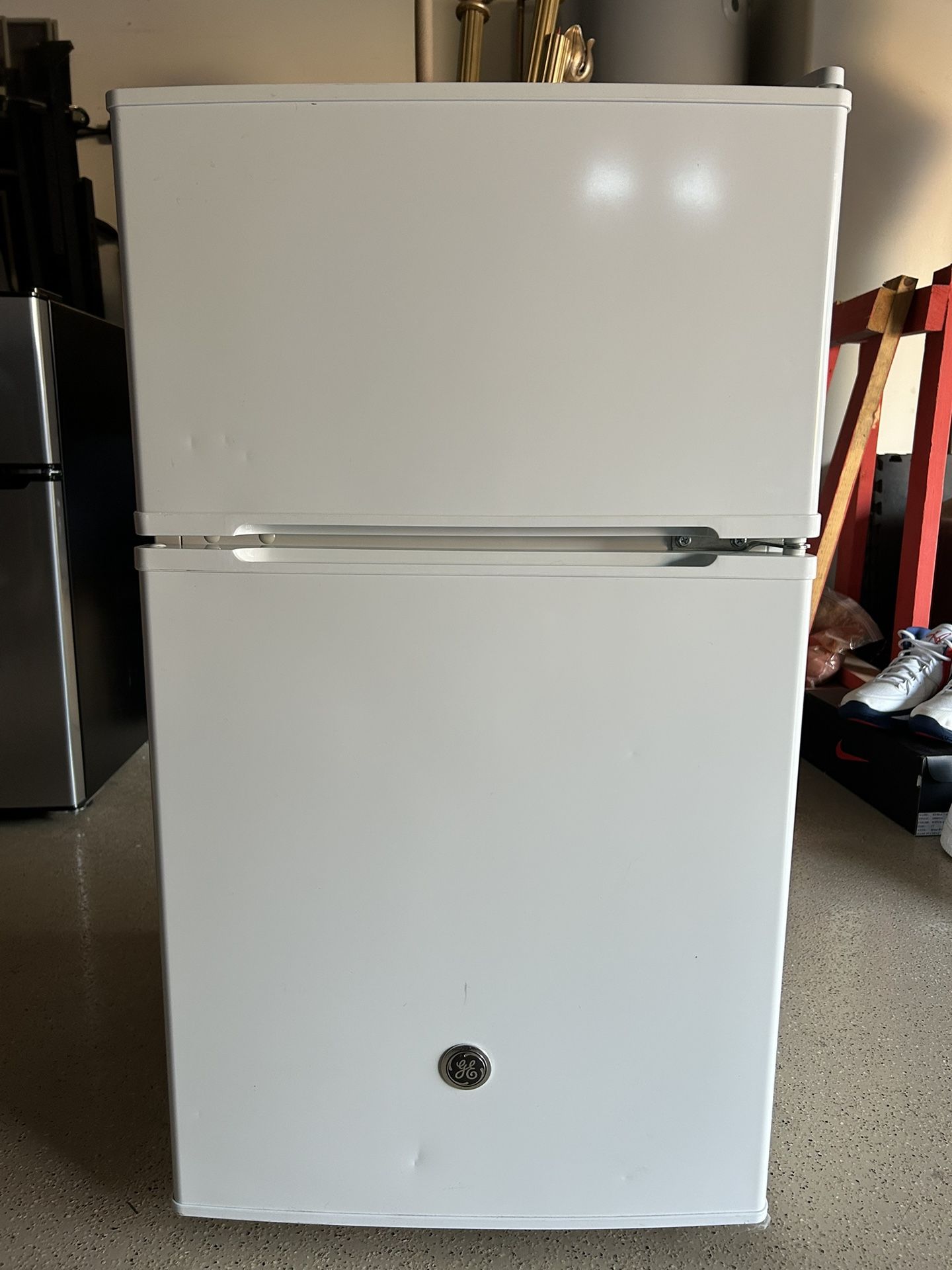 Refrigerator- Mini w/separate freezer