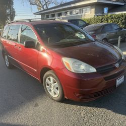 2005 TOYOTA SIENNA 