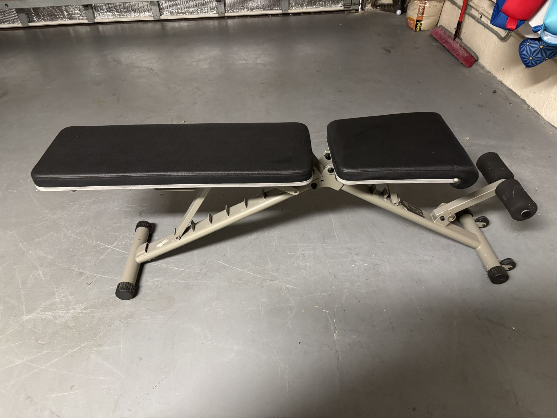 Adjustable Weight Bench