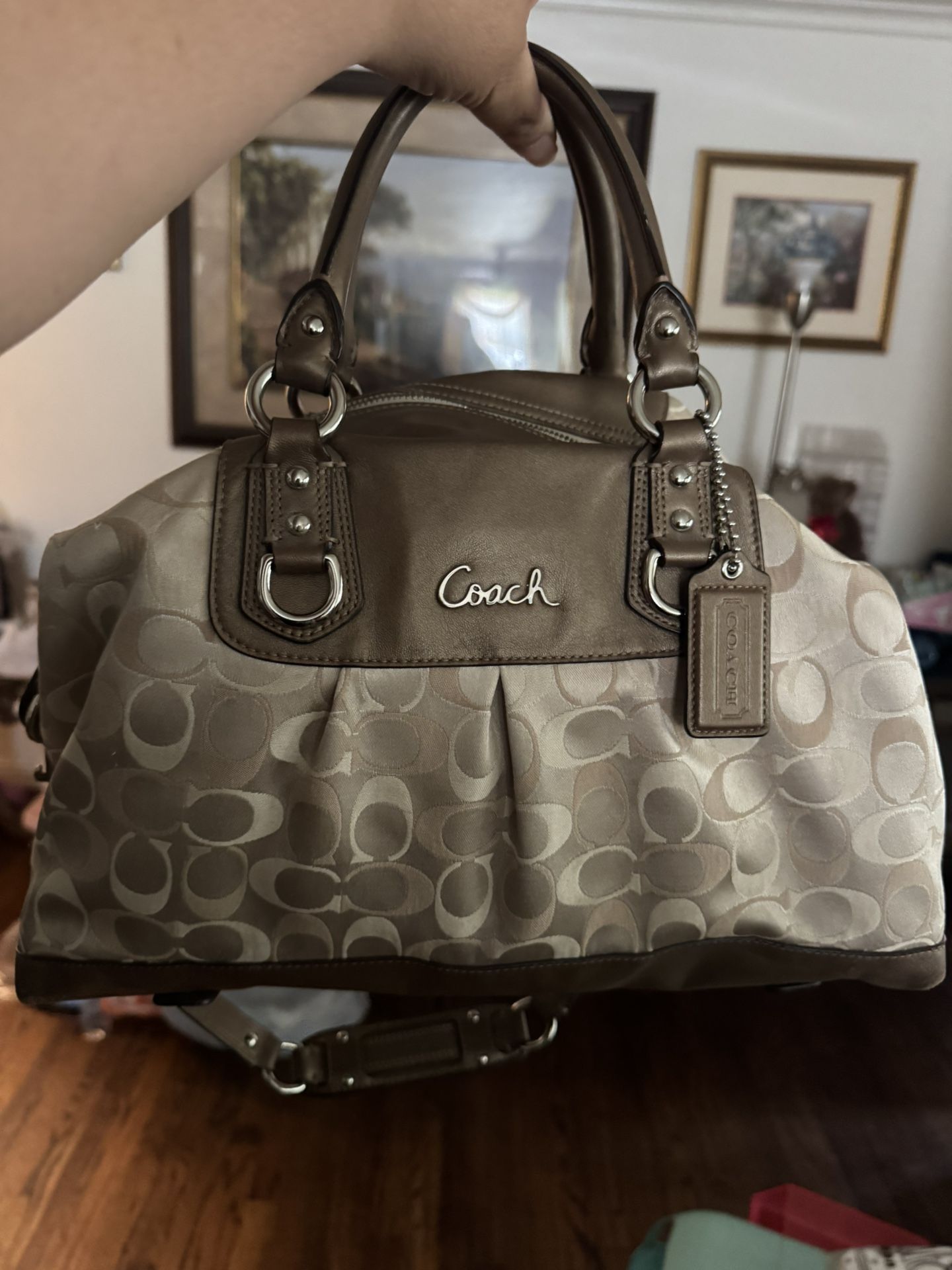 In Excellent Condition Coach Ashley Bag !!!
