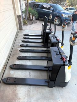 2020 Crown Pallet Jack Walkies for sale