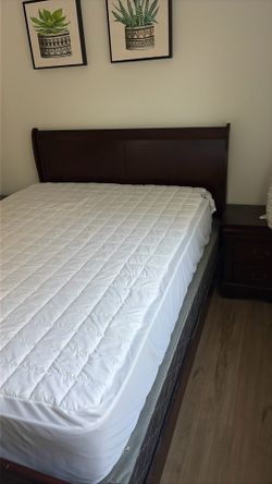Bed, frame, mattress. Like new.