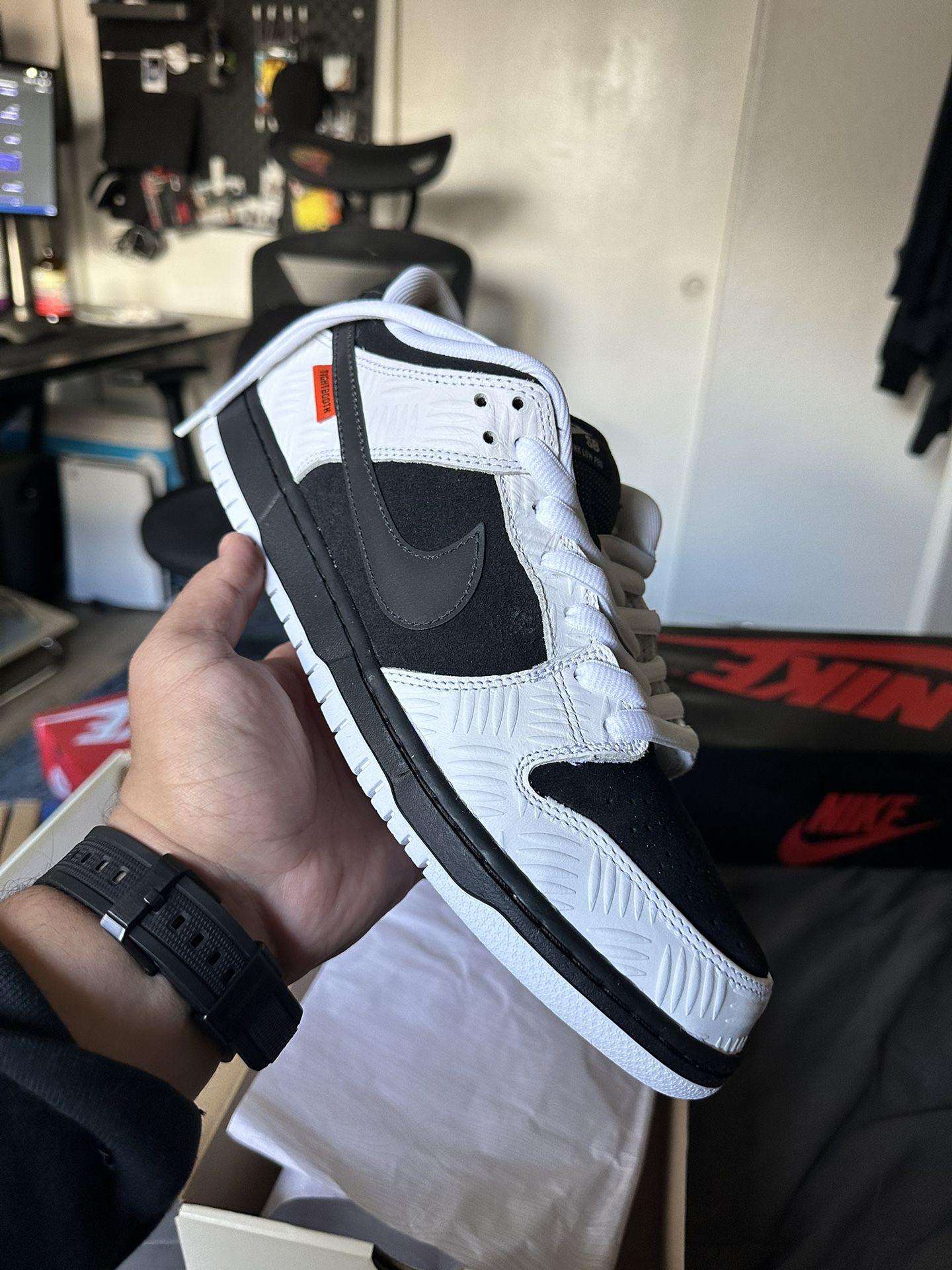 Nike Sb Dunk Size 11 Tightbooth for Sale in Paramount, CA - OfferUp