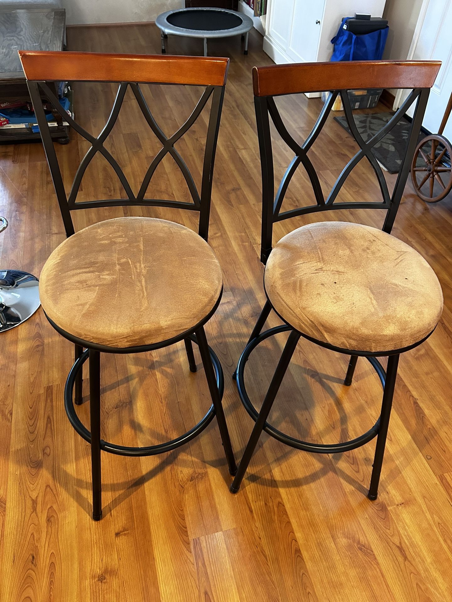Bar Stool- Swivels