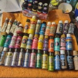 51 acrylic paints most are brand new Will not separate
