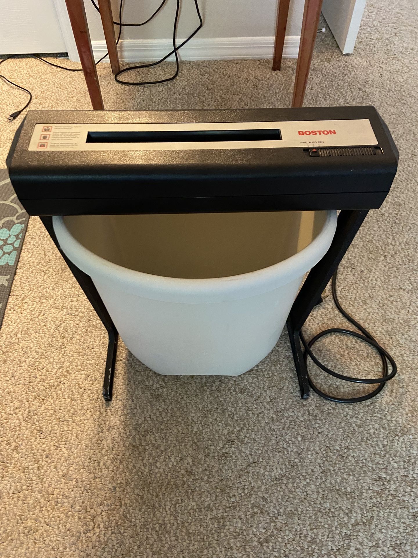 Paper Shredder w/basket