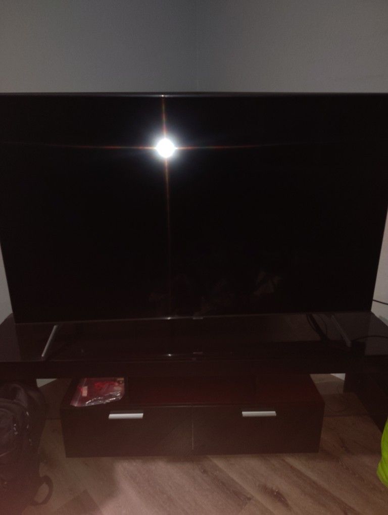 Samsung Widescreen TV 70"Inch.