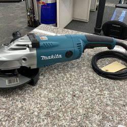 Makita 15 Amp 7 in. Corded Angle Grinder with Grinding wheel, Side handle and Wheel Guard