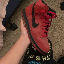 Nikes  Sz (8)