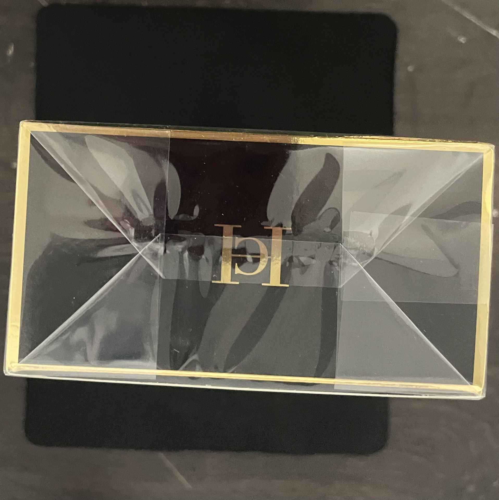 a Carolina Herrera Very Good Girl Eau de Parfum in the 80 ml (2.7 fl oz) size.