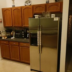 Kitchen Cabinet And Appliances 