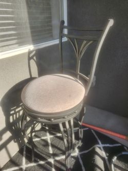 Metal Swivel Bar Stool with Cushioned Seat