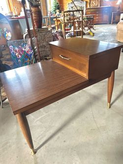 Reduced Mid-Century Modern Two-Tier Side Table Mersman