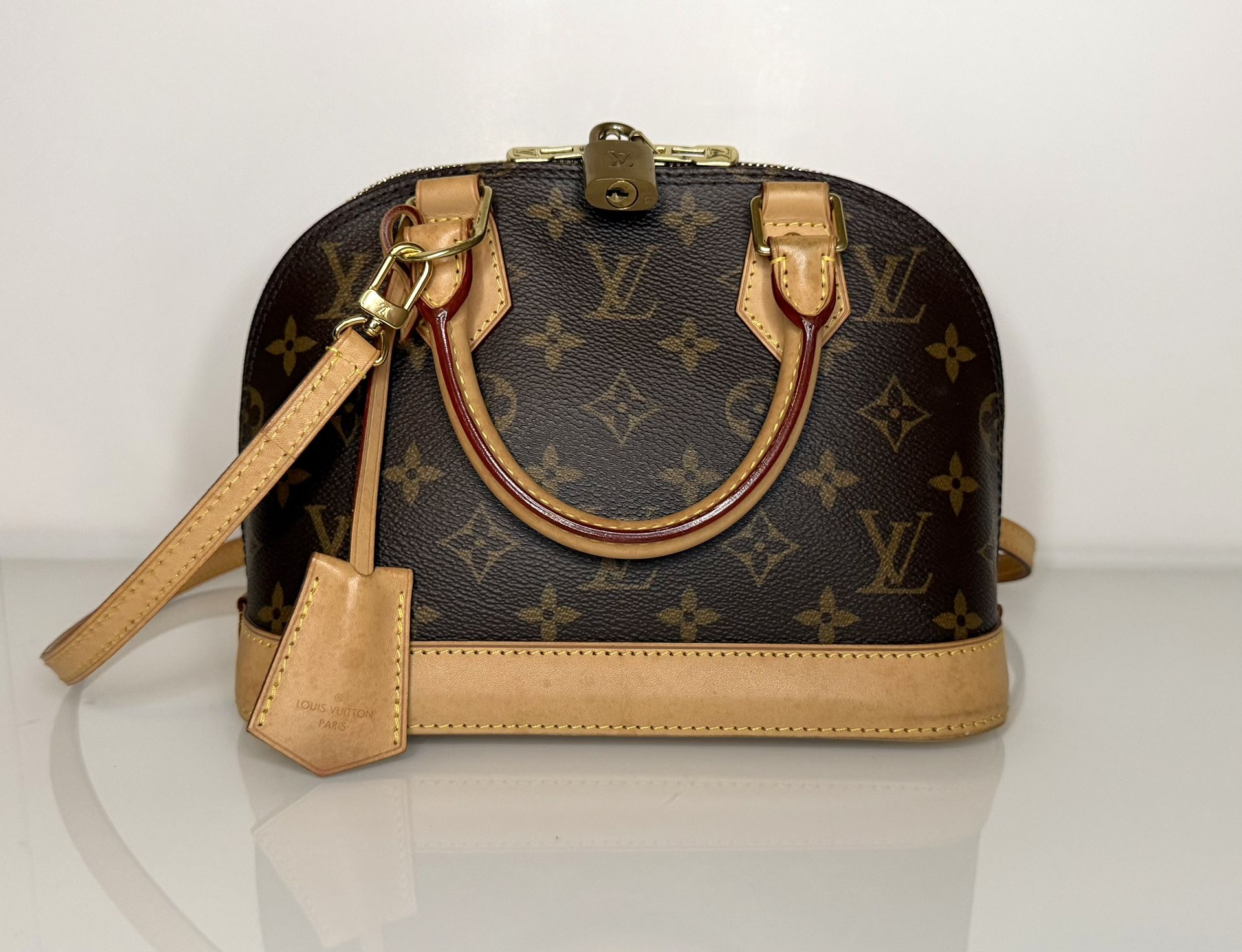 ๐๐จ๐ฎ๐ข๐ฌ ๐๐ฎ๐ข๐ญ๐ญ๐จ๐ง ๐๐ฅ๐ฆ๐ ๐๐ ๐๐๐