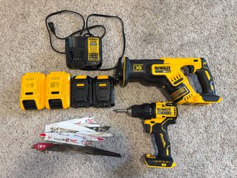 GARAGE SALE DEWALT TOOL SET