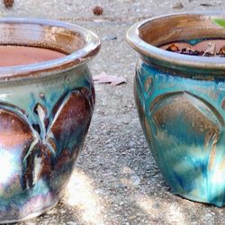 2 Matching Ceremic Planters 