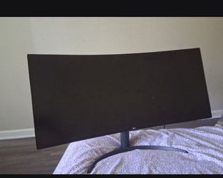 34 Inch 21:9 Curved UltraWide™ QHD 1440P Monitor
34WP60C-B