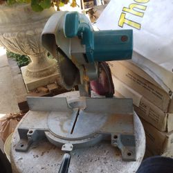 Makita Saw 75