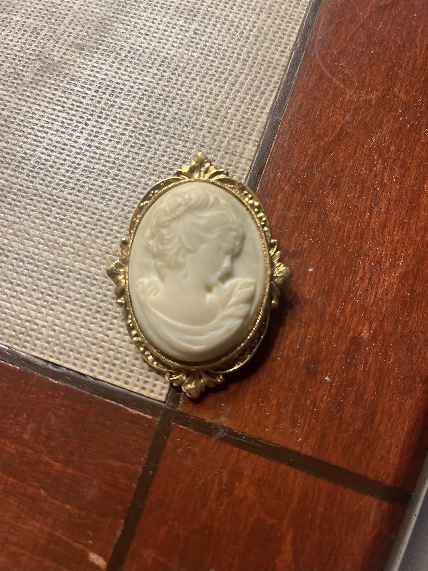 Vintage Cameo Lady Brooch Pin- Gold Tone- 
