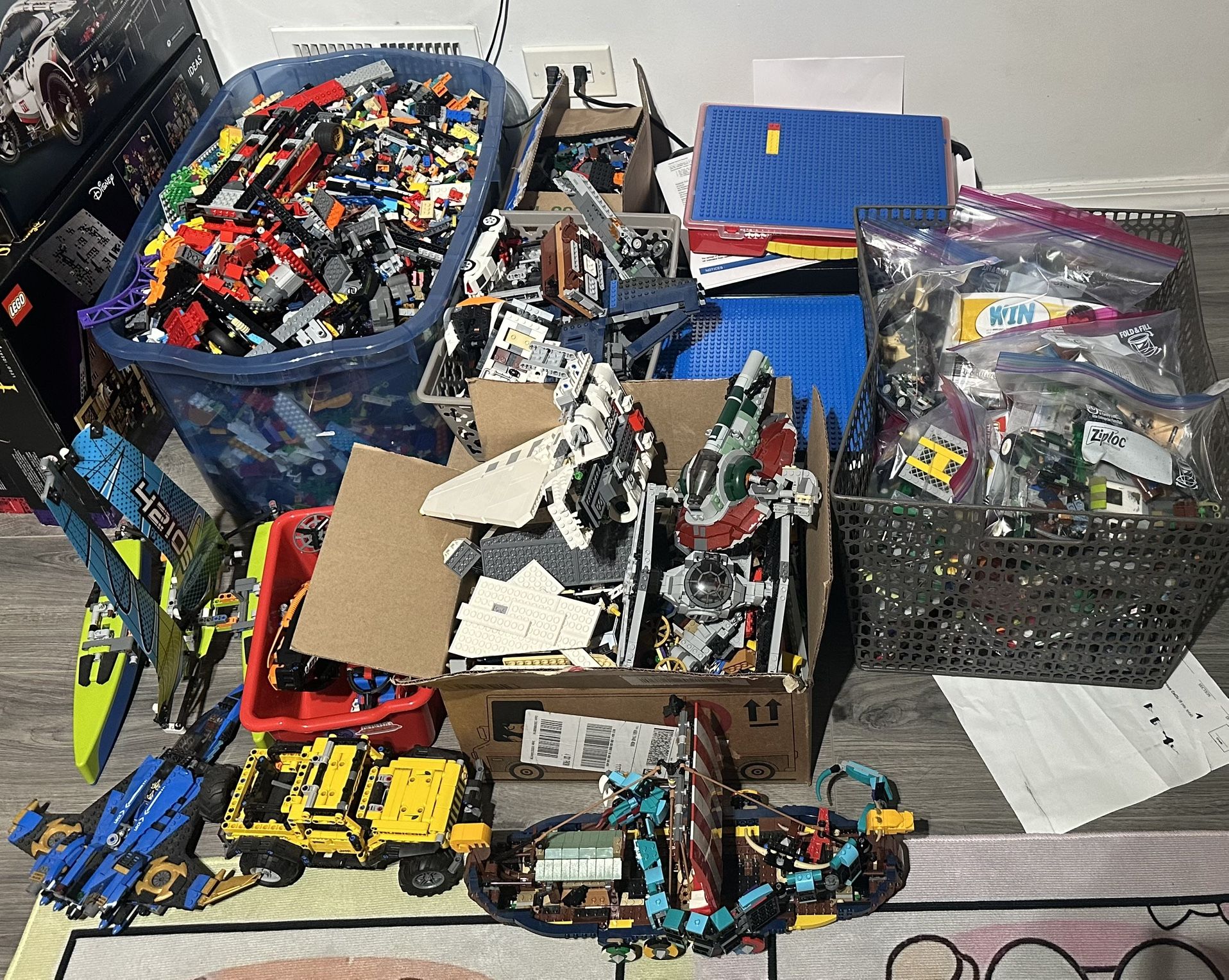 200lbs+ of lego complete used set, star war set, technic, marvel, jurassic world and random pieces.