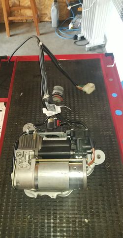 Range rover 2004 Trunk air suspension pump