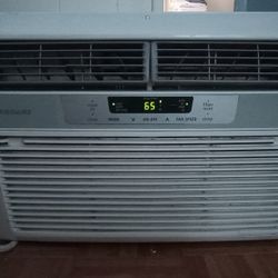 Like New Haier 8.000 Btu All Digital Air Conditioner 