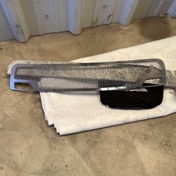 Range Rover Strut Grill And Lower Grill 
