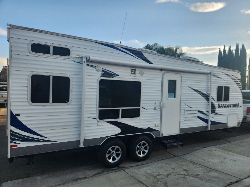2013 Sandstorm Toyhauler T243SLC