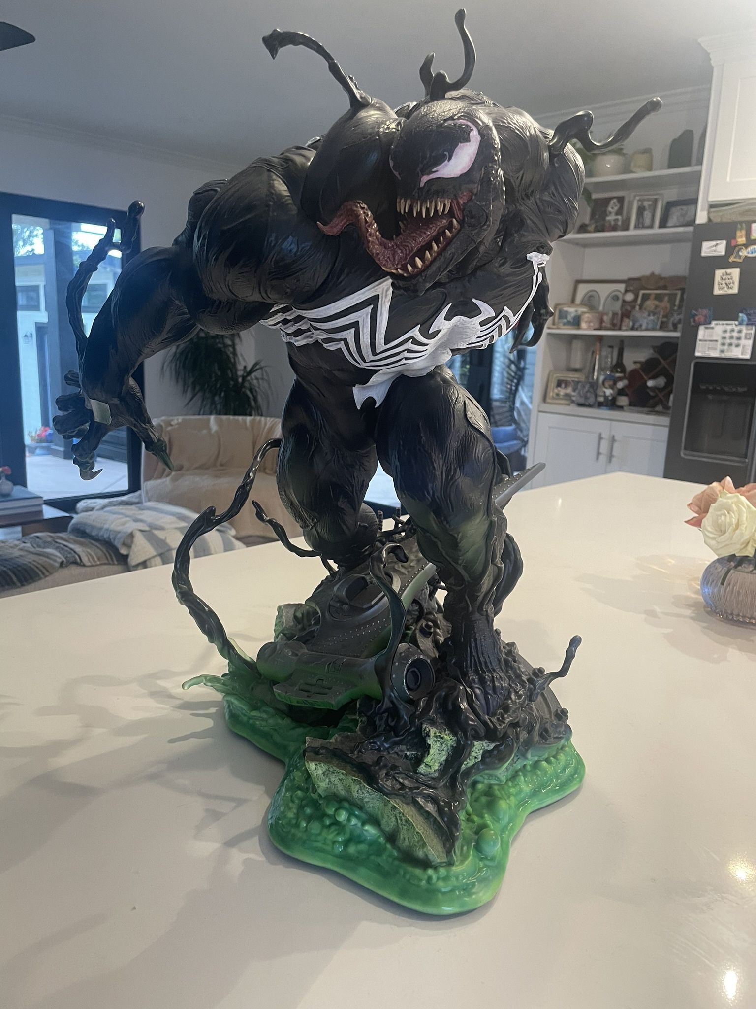 Venom  Marvel  Premium Format Statue From Sideshow Collectibles 