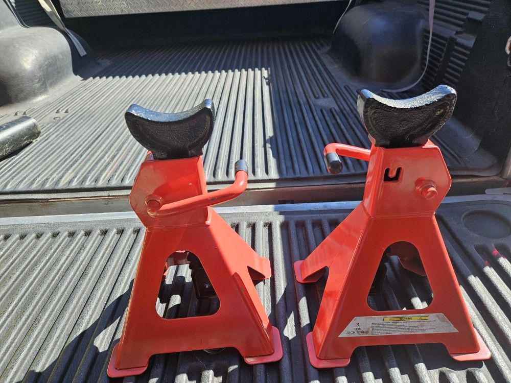 NEW 3 TON Jackstands