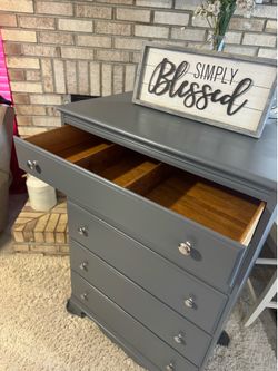 ✨✨BEAUTIFUL GRAY TALL 5 DRAWER DRESSER✨✨